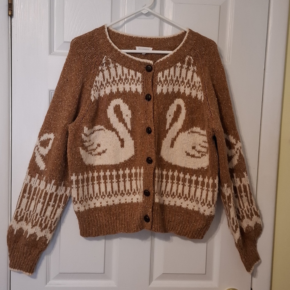 Blu pepper sz XL, Nubby knit, Fair Isle, swan sweater in camel and cream.